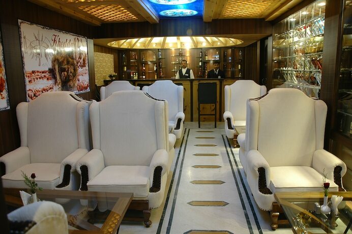 Imagen del bar/restaurante del Hotel Sandesh The Prince. Foto 13