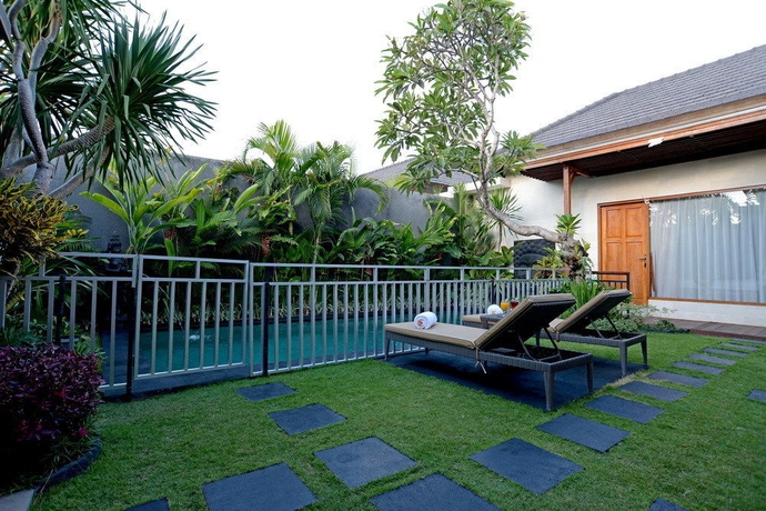 Imagen de la piscina del Hotel Sandi Agung Villa. Foto 15