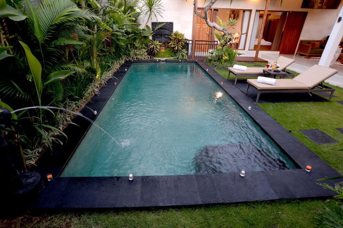 Imagen de la piscina del Hotel Sandi Agung Villa. Foto 16