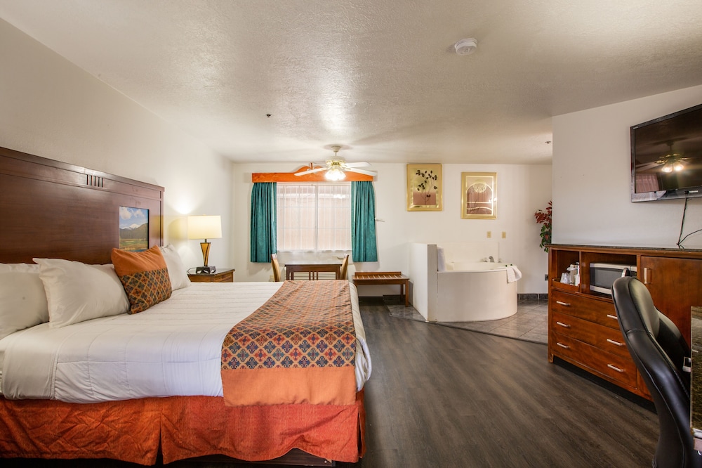 Imagen de la habitación del Hotel Sandia Peak Inn Old Town ABQ, a Howard Johnson by Wyndham. Foto 2