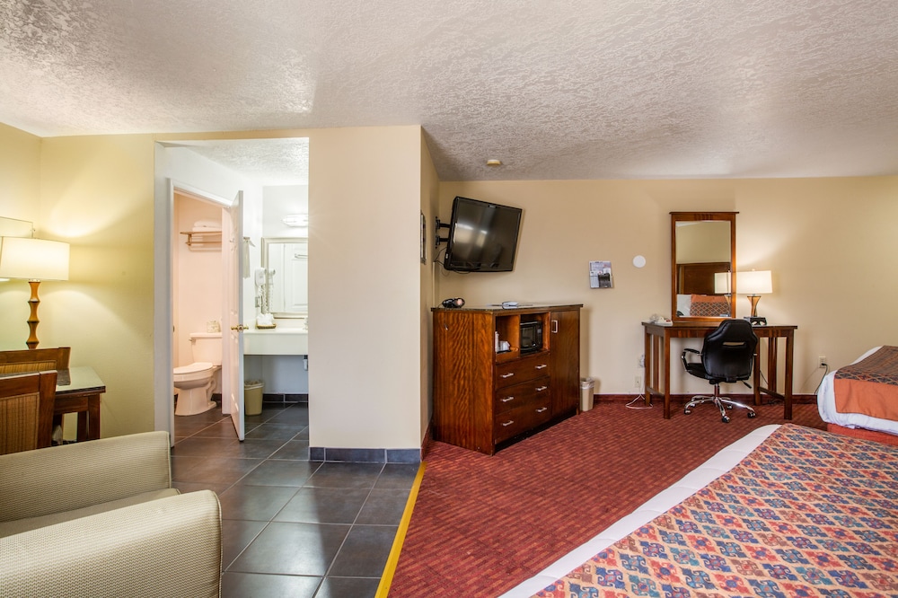 Imagen de la habitación del Hotel Sandia Peak Inn Old Town ABQ, a Howard Johnson by Wyndham. Foto 9