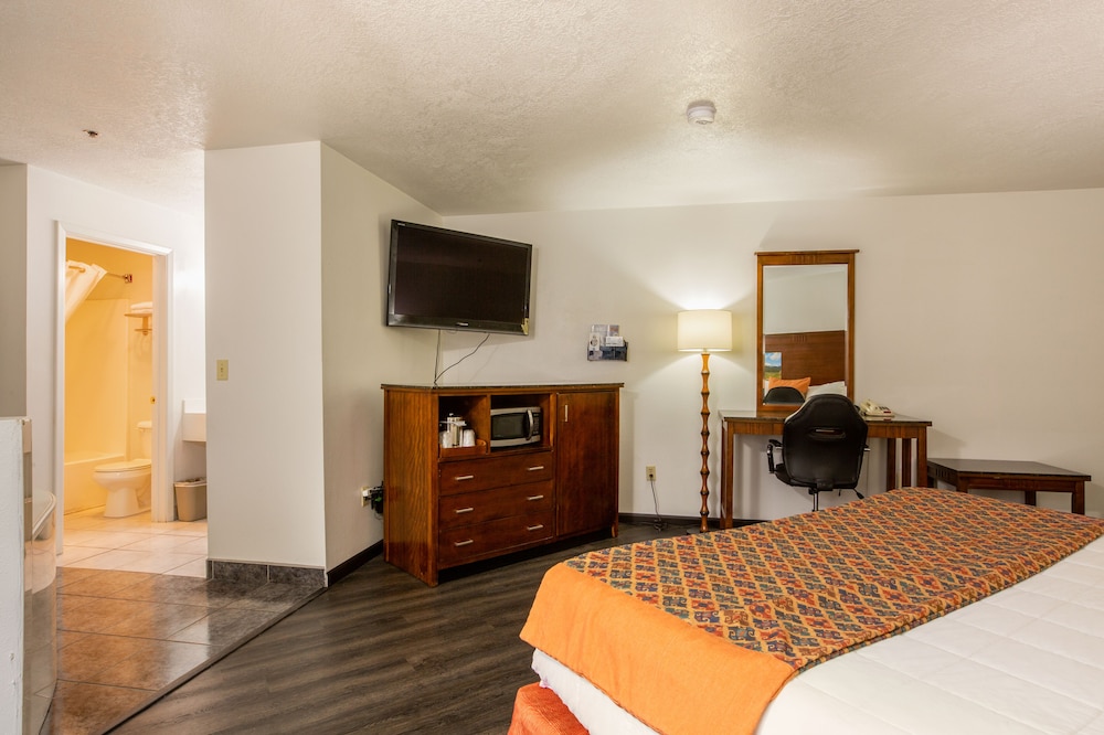 Imagen de la habitación del Hotel Sandia Peak Inn Old Town ABQ, a Howard Johnson by Wyndham. Foto 13