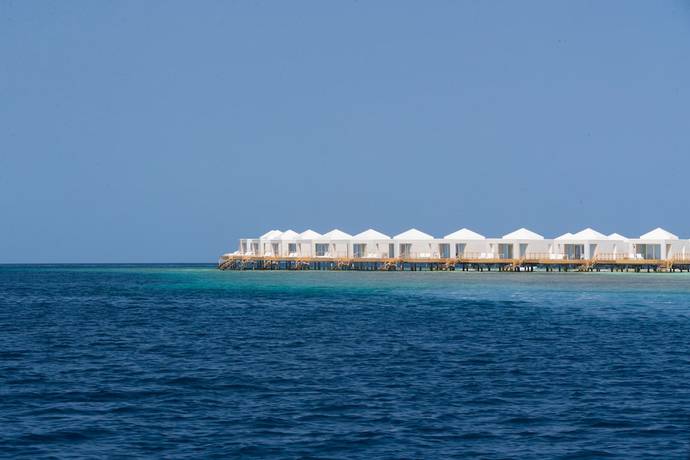 Imagen de la habitación del Hotel Sandies Bathala. Foto 13