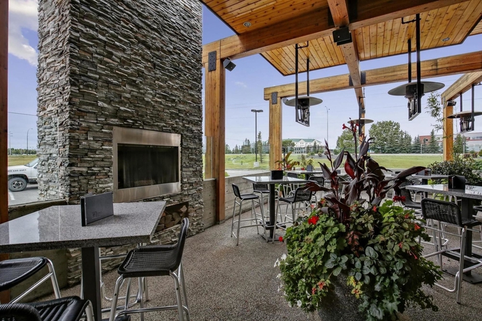 Imagen del bar/restaurante del Hotel Sandman Calgary Airport. Foto 4