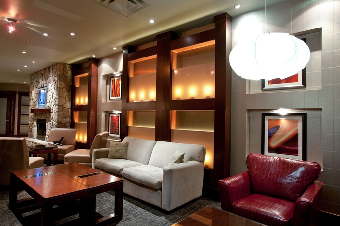 Imagen de los interiores del Hotel Sandman Edmonton West. Foto 9