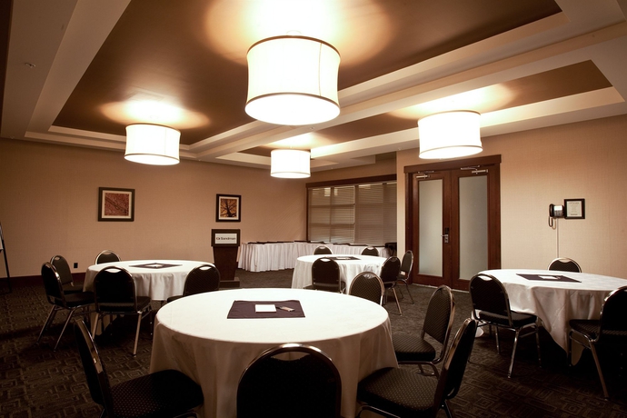 Imagen de los interiores del Hotel Sandman Edmonton West. Foto 10