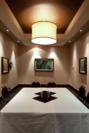 Imagen de los interiores del Hotel Sandman Edmonton West. Foto 11