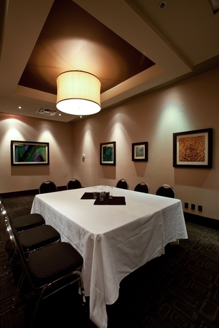 Imagen de los interiores del Hotel Sandman Edmonton West. Foto 15