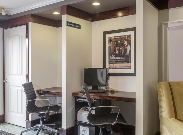 Imagen de los interiores del Hotel Sandman Red Deer. Foto 13