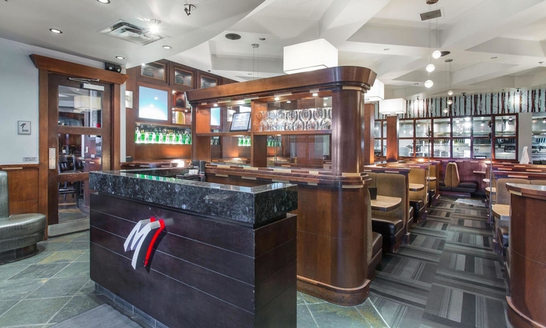 Imagen del bar/restaurante del Hotel Sandman Red Deer. Foto 5