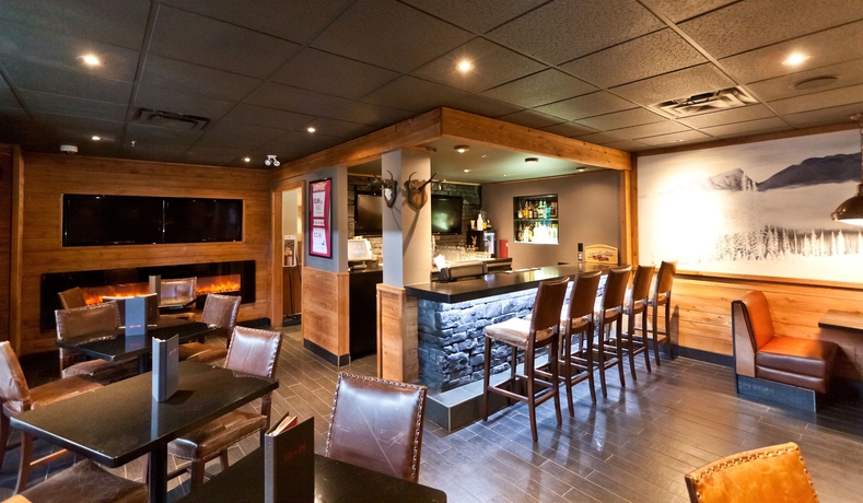 Imagen del bar/restaurante del Hotel Sandman Revelstoke. Foto 2