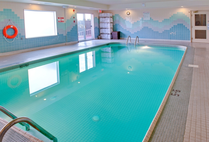 Imagen de la piscina del Hotel Sandman Saskatoon. Foto 15