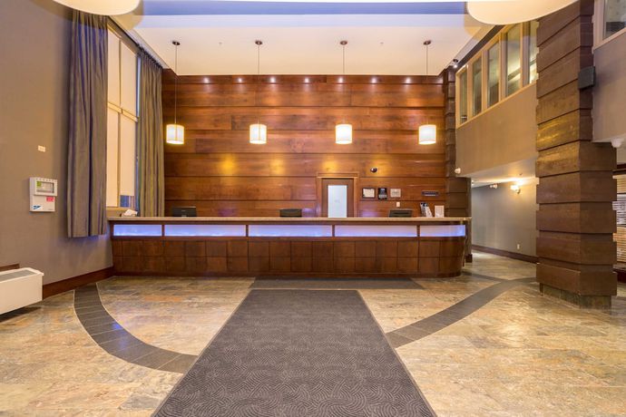 Imagen de los interiores del Hotel Sandman Signature Calgary Airport. Foto 13