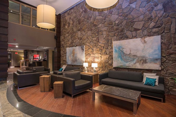 Imagen de los interiores del Hotel Sandman Signature Calgary Airport. Foto 16