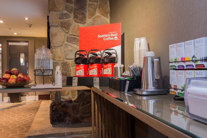 Imagen de los interiores del Hotel Sandman Signature Calgary Airport. Foto 20