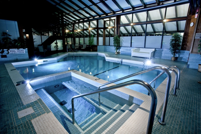 Imagen de la piscina del Hotel Sandman Signature Calgary Downtown. Foto 12