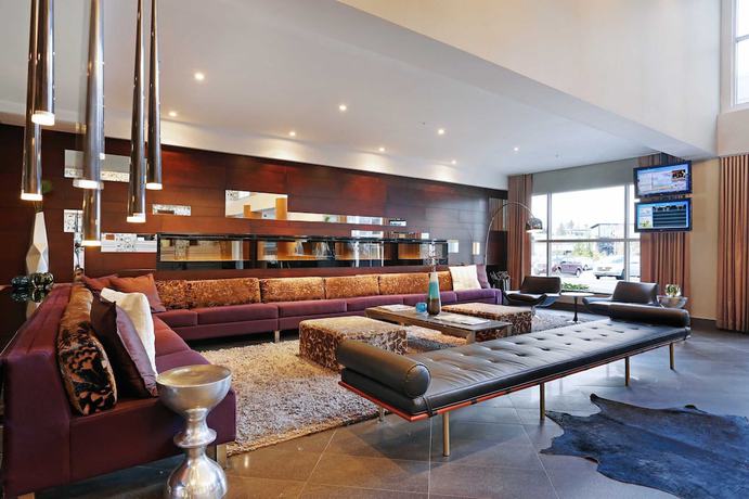 Imagen de los interiores del Hotel Sandman Signature Langley. Foto 14