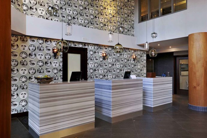 Imagen de los interiores del Hotel Sandman Signature Langley. Foto 16
