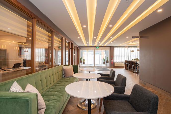 Imagen de los interiores del Hotel Sandman Signature Ottawa Airport Hotel. Foto 19