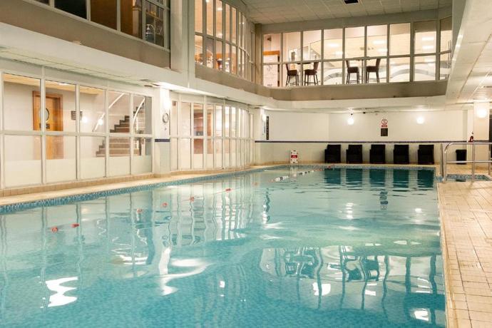 Imagen de la piscina del Hotel Sandman Signature Sheffield Quays. Foto 22