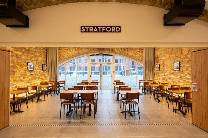 Imagen del bar/restaurante del Hotel Sandman Signature Sheffield Quays. Foto 2