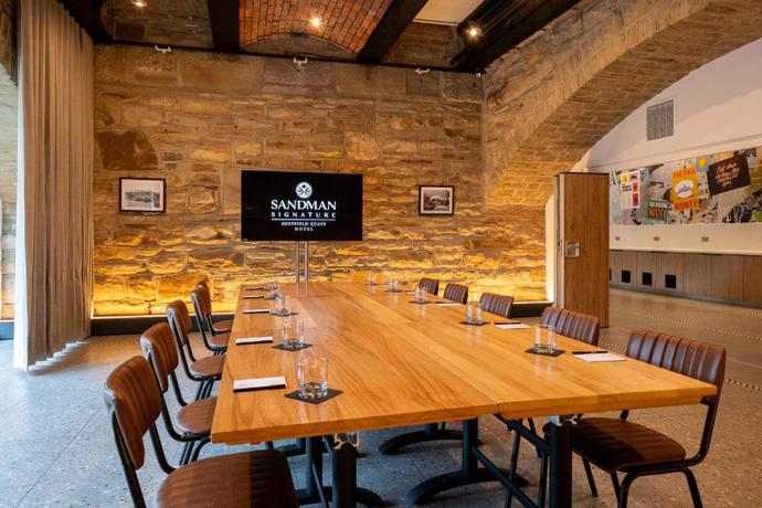 Imagen del bar/restaurante del Hotel Sandman Signature Sheffield Quays. Foto 4
