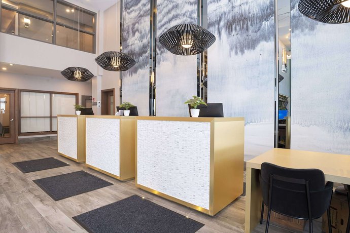 Imagen de los interiores del Hotel Sandman Signature Sherwood Park. Foto 20