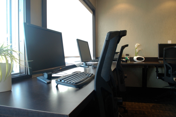 Imagen de los interiores del Hotel Sandman Signature Toronto Airport. Foto 16