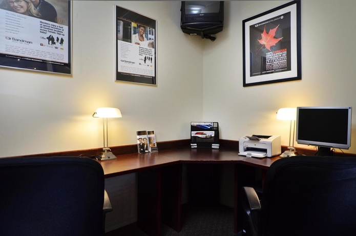 Imagen de los interiores del Hotel Sandman Suites Surrey-guildford. Foto 11