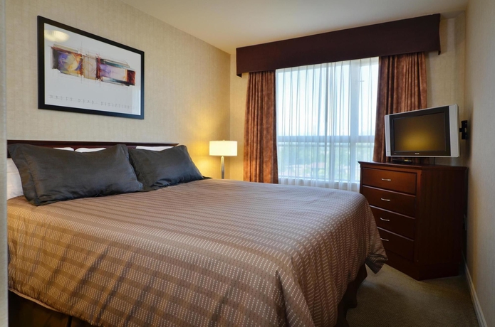 Imagen de los exteriores del Hotel Sandman Suites Surrey-guildford. Foto 10