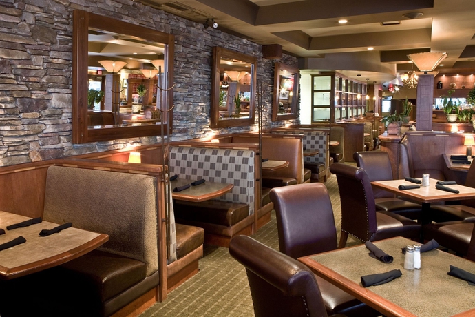 Imagen del bar/restaurante del Hotel Sandman Vancouver Airport. Foto 2