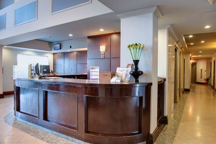 Imagen de los interiores del Hotel Sandman Vancouver Airport. Foto 16