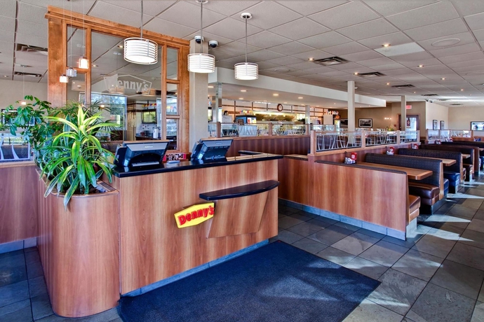 Imagen del bar/restaurante del Hotel Sandman and Suites Prince George. Foto 3