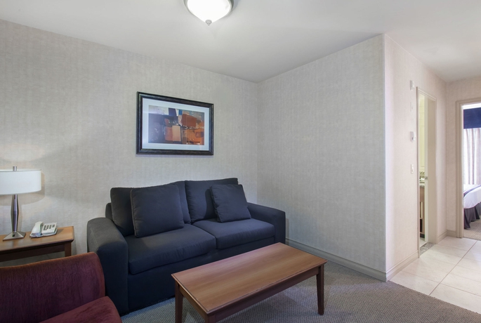Imagen de los interiores del Hotel Sandman and Suites Regina. Foto 16
