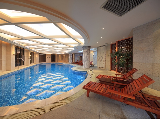 Imagen de la piscina del Hotel Sandn Grand Hotel Chaohu. Foto 17