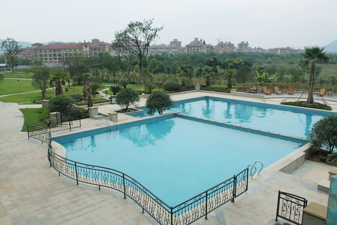 Imagen de la piscina del Hotel Sandn Grand Hotel Chaohu. Foto 19