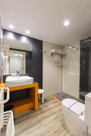 Imagen de la habitación del Hotel Sandos Benidorm Suites. Foto 6