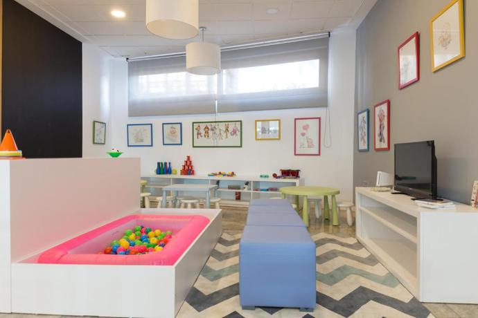 Imagen de los interiores del Hotel Sandos Benidorm Suites. Foto 15