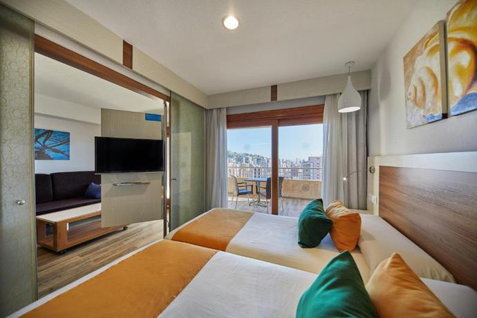 Imagen de la habitación del Hotel Sandos Benidorm Suites. Foto 10