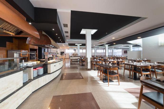 Imagen del bar/restaurante del Hotel Sandos Benidorm Suites. Foto 3