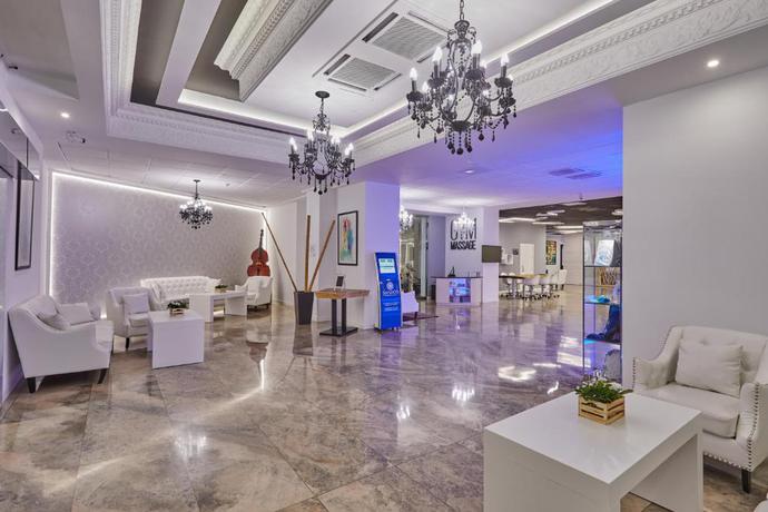 Imagen de los interiores del Hotel Sandos Benidorm Suites. Foto 19