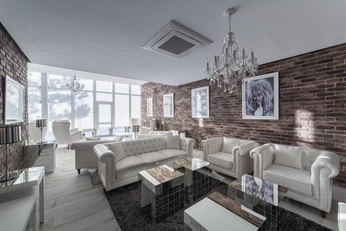 Imagen de los interiores del Hotel Sandos Benidorm Suites. Foto 20