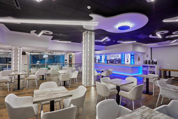 Imagen del bar/restaurante del Hotel Sandos Benidorm Suites. Foto 4