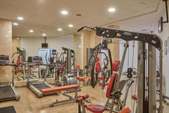 Imagen de los interiores del Hotel Sandos Benidorm Suites. Foto 21