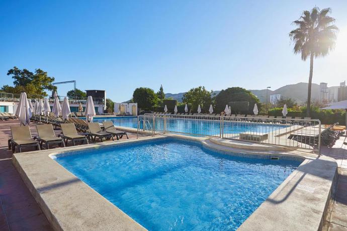 Imagen de la piscina del Hotel Sandos Benidorm Suites. Foto 22