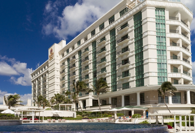 Imagen de la piscina del Hotel Sandos Cancun All Inclusive. Foto 16