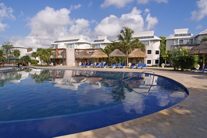 Imagen de la piscina del Hotel Sandos Caracol Nature Resort and Water Park All Inclusive. Foto 9