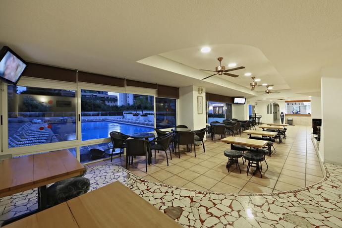 Imagen del bar/restaurante del Hotel Sandos Griego. Foto 5