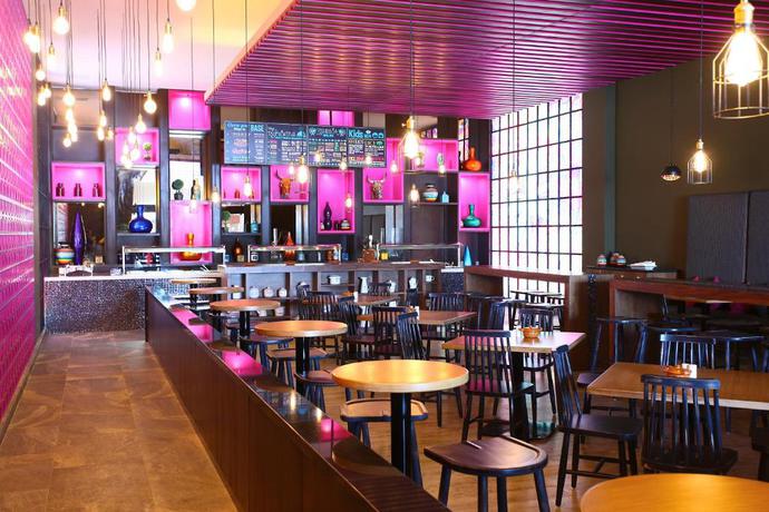 Imagen del bar/restaurante del Hotel Sandos Playacar Beach Resort. Foto 4