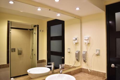 Imagen de la habitación del Hotel Sandos Playacar Beach Resort. Foto 18